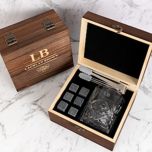 Rustic Personalised Whiskey Gift Set – Engraved Bourbon Glass and Wooden Box with Initials – Gift for Him, Groomsmen, Birthday or Christmas