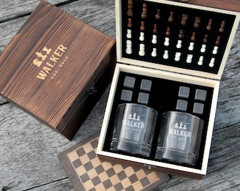 Personalised Chess Bourbon Glass Set – Engraved Scotch Glasses with Whiskey Stones and Board – Luxury Wooden Gift Box for Him or Dad