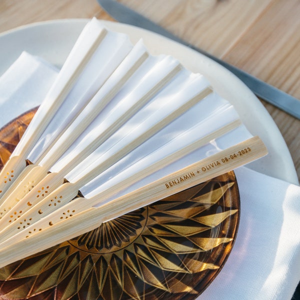 10-200 Personalised Wedding Fans – Engraved Bride Groom Names Bamboo Silk Fan – Custom Guest Favour for Summer Beach Garden Wedding