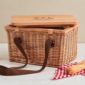 Personalised Picnic Basket – Insulated Cooler Hamper with Engraved Wooden Lid – Custom Wedding, Birthday or Outdoor Gift Idea