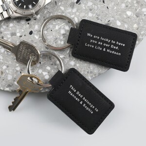 Fathers Day Keyring - Personalised Engraved Name Black Leather Keyring Gifts for Him Men Dad Grandfather Grandpa Grandad Fathers Uncle