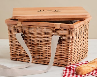 Personalised Picnic Basket – Insulated Cooler Hamper with Engraved Wooden Lid – Custom Wedding, Birthday or Outdoor Gift Idea