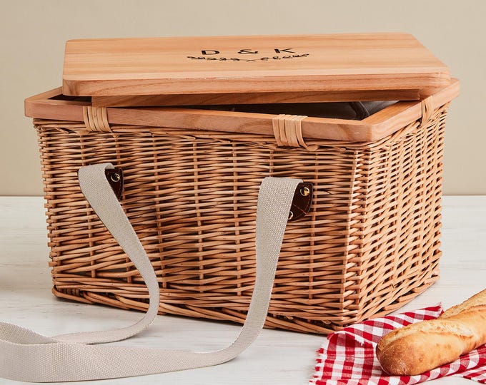 Personalised Picnic Basket – Insulated Cooler Hamper with Engraved Wooden Lid – Custom Wedding, Birthday or Outdoor Gift Idea