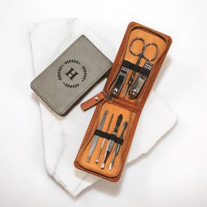 Personalised Manicure Kit – Engraved Name or Initial Grey or Tan Leatherette Grooming Set – Custom Travel Gift for Him or Her