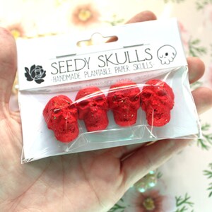Confezione da 4 teschi di carta piantabili rossi / bombe di semi / confezione di teschi di semi / artigianato in polpa di carta riciclata / piccolo regalo primaverile ed estivo / fiori selvatici