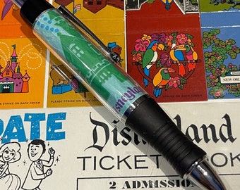 Stylo à bille fabriqué avec un authentique sac à provisions Disneyland vintage
