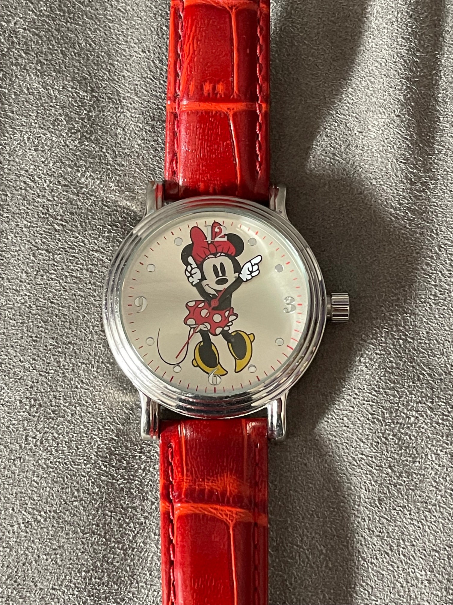 Vintage Disney Minnie Mouse Red Band Silver-toned Watch Vintage Disney Minnie Mouse Red Band Silver-toned Watch main image 3