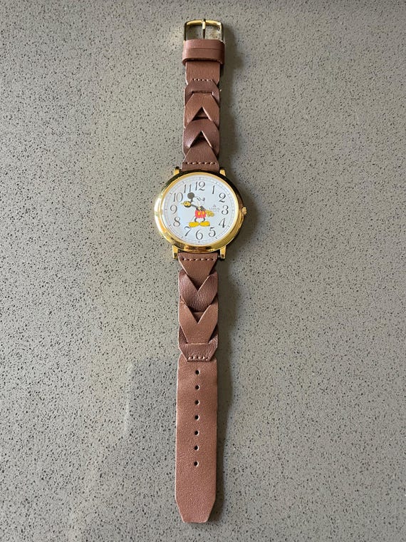 Large Face Vintage Mickey Mouse Watch With Brown Leather  display picture 1