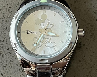 Nuevo reloj vintage de Mickey Mouse de metal plateado con batería nueva