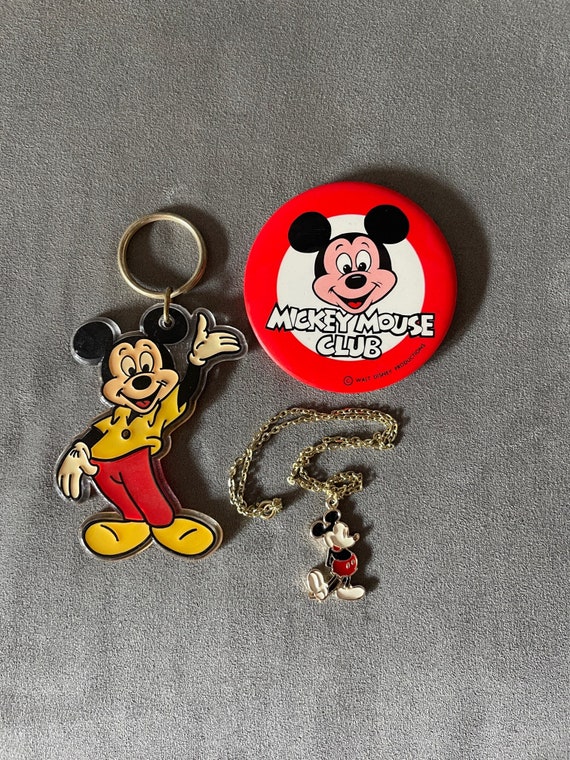 Disney Vintage Frontierland Mickey Mouse Disneyland Metal Keychain
