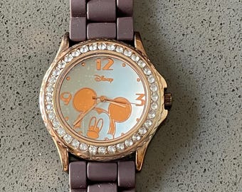 Nuevo reloj vintage de Mickey Mouse en oro rosa con diamantes de imitación y correa de silicona.