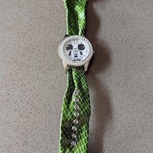 RARE Vintage Rhinestone Mickey Mouse Watch Set with 6 Interchangeable Bracelet Bands image 3