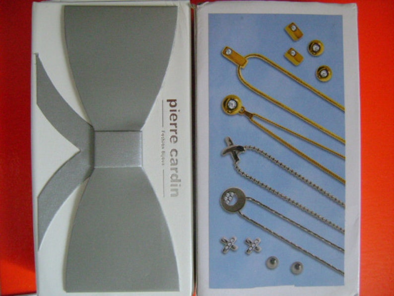Designer PIERRE CARDIN Fashion Bijoux 8 Piece Stud Earrings and Pendants Necklaces Jewellery Sets Original Presentation Gift Box With Mirror