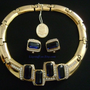 Splendid NINA RICCI Couture Shiny Gold Plated Blue Sapphire Headlight Fancy Emerald Cut Faceted Crystal Rhinestones Collar Necklace Earrings