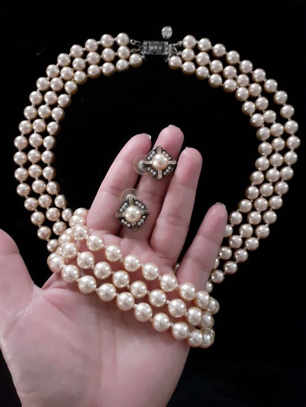 Franklin Mint Jackie s Kennedy Triple Strand Creamy Luster Faux Pearls Crystal Accents Necklace Bracelet Earrings Jewelry Set Box Booklets
