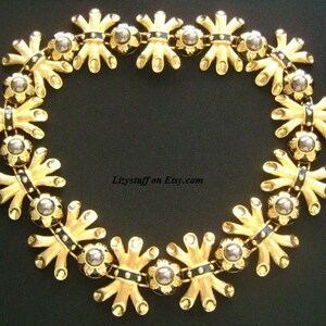 Divine Luxe FENDI ITALIEN Parure Set 18K gult guldpläterad hematit svart pärla emalj grenar löv design halsband örhängen och brosch nål bild 5
