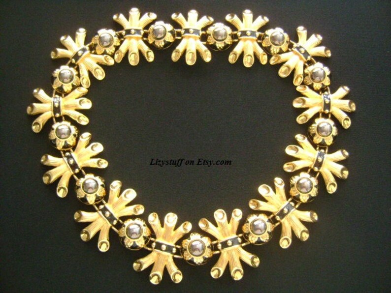 Divine Luxe FENDI ITALIEN Parure Set 18K gult guldpläterad hematit svart pärla emalj grenar löv design halsband örhängen och brosch nål bild 5