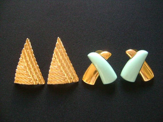 2 Pair Lot Fashion Jewelry Textured Gold Tone Tri… - image 2