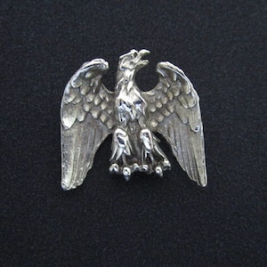 Awesome Vintage Pewter Silver Tone Metal Flying Bald Eagle Bird Eagle Spread Wings Brooch Pin Unisex Men & Women Fashion Accessories Jewelry