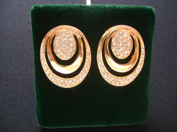 Gorgeous Vintage Mimi Di N Jewelry Oval Shape Cut Out Modernist Design Clips Earrings Shiny Polished Gold Tone W/ Sparkle Rhinestone Accents