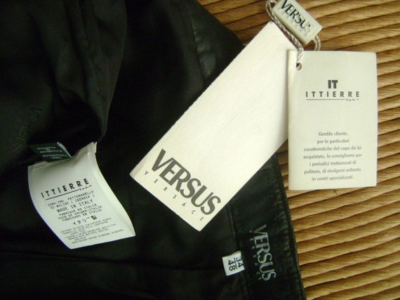 VERSUS VERSACE グラフィックロゴレギンスパンツ　新品 Versace - Printed leggings green - The Corner