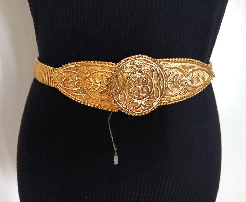 Lovely Vintage Accessocraft NYC Yellow Gold Tone Metal Flat  display picture 3
