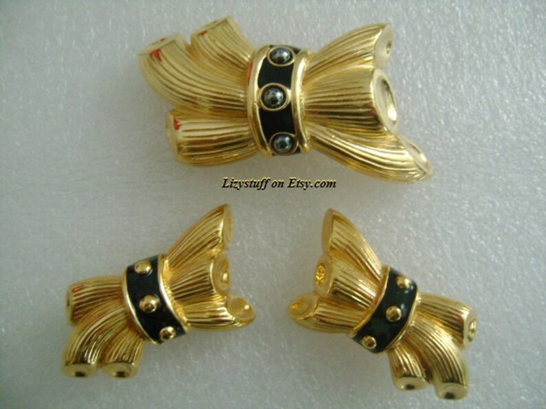 Divine Luxe FENDI ITALIEN Parure Set 18K gult guldpläterad hematit svart pärla emalj grenar löv design halsband örhängen och brosch nål bild 7