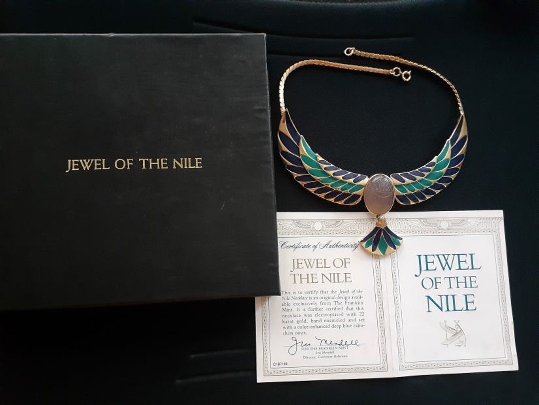 Franklin Mint Jewel of the Nile Gray Cabochon Onyx Scarab 22 KT