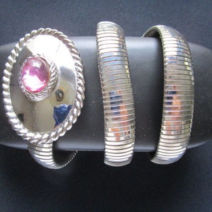 Accessocraft NYC Shiny Finish Silver Tone Metal Omega Snake Chain Oval Shape Buckle With Pink Glass Crystal Accent Stretchy Belt S M 24&quot; 29&quot;