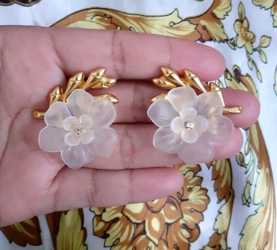 Lovely Matte Gold Tone Frosted White Acrylic Luci… - image 4