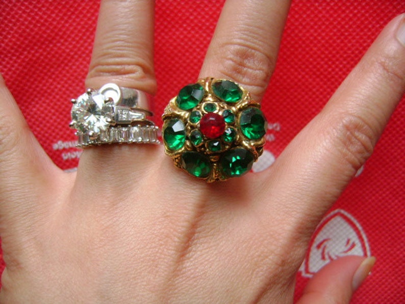 Lovely Vintage Classic Ornate Golden Brass High Dome Ladies Ring Round Cut Emerald Green /&Ruby Red Colored Rhinestone Adjustable Size 5 to 8