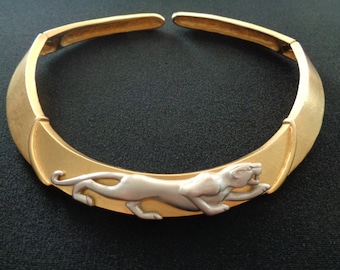 Striking Animal Satin Matte Finish Gold Silver Tone Metal Crouching Panther Puma Jaguar Sleek Double Hinged De Chien Choker Necklace Jewelry