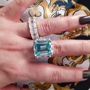 Alluring 16 Carat Emerald Step Cut Fancy Blue Color VS2 Clarity HPHT Diamond Colorless Accents Split Shank Engagement Silver Ring 8 Jewelry