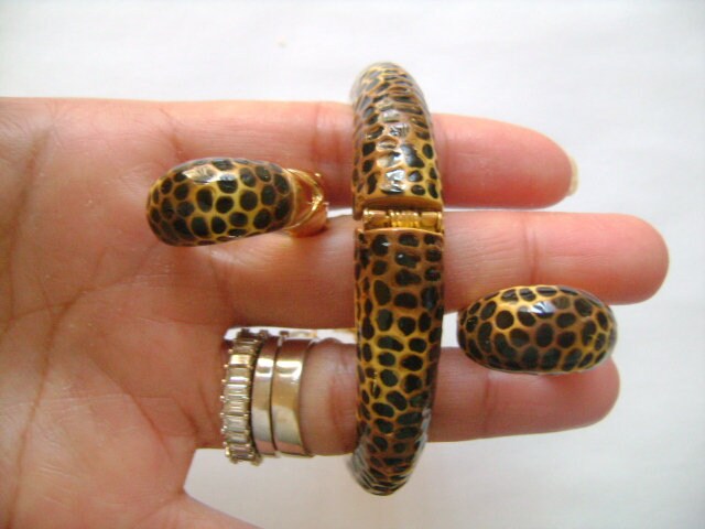 VTG. Diane VonFurstenberg (DVF) Enamel Snake-Style Bangle Bracelet Vintage Rare Signed DVF Diane Von Furstenberg 1980 main image 3