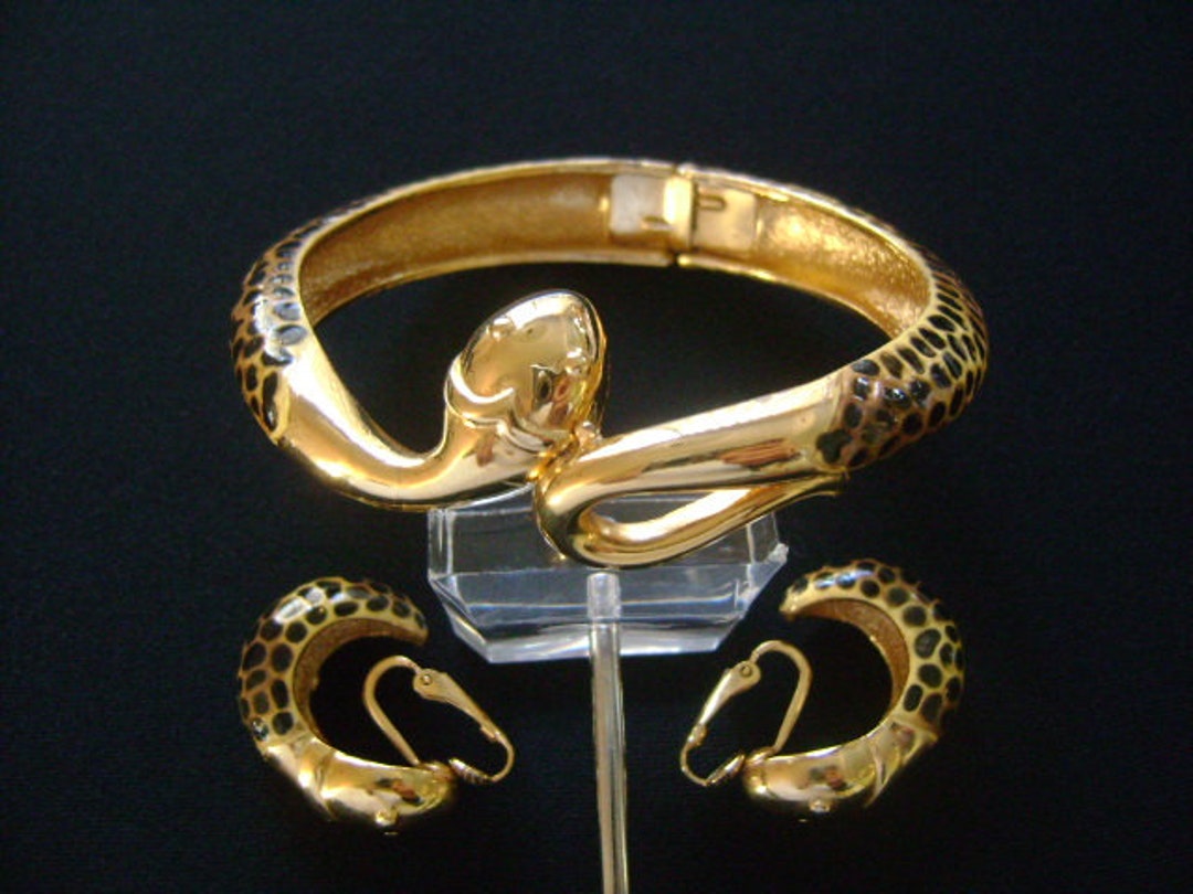 Fabulous Vintage DVF Diane Von Fürstenberg Gold Tone Enameling