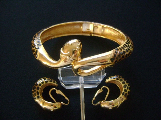 アクセサリー DAVAN Loving Bangle Type9 Medium/Large Fabulous Vintage DVF Diane Von Fürstenberg Gold Tone Enameling