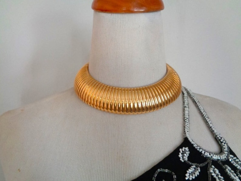 Vintage Les Bernard Unsigned Shiny Yellow Gold Tone Flexible Omega Snake Chain Couture Runway Cleopatra Wide Bold Collar Necklace Jewelry 17 image 4