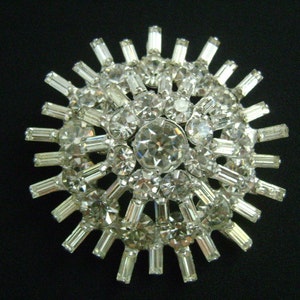 Gorgeous Sparkle Baguettes Baguette & Round Cut Rhinestones Sunburst Starburst Silver Tone Brooch Pin Unsigned Vintage Beauty From 60&#39;s-70&#39;s