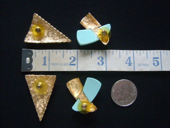 2 Pair Lot Fashion Jewelry Textured Gold Tone Tri… - image 8