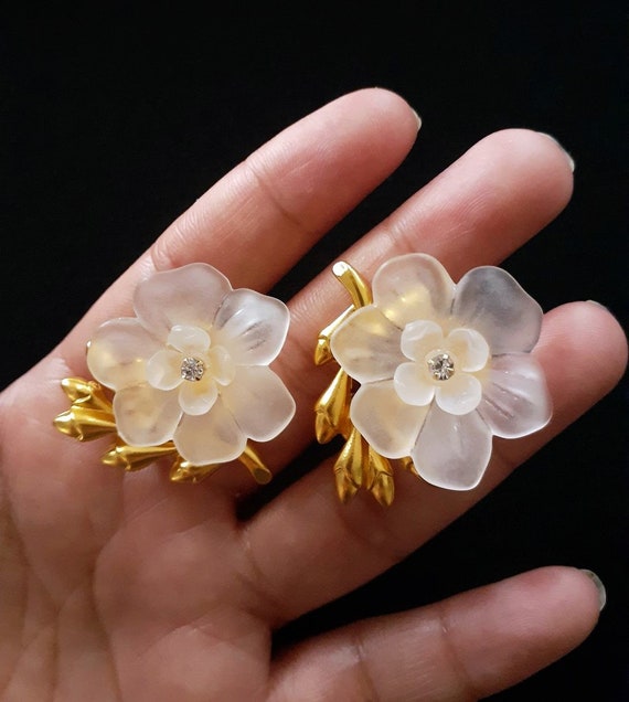 Lovely Matte Gold Tone Frosted White Acrylic Luci… - image 2