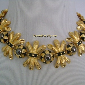 Divine Luxe FENDI ITALIEN Parure Set 18K gult guldpläterad hematit svart pärla emalj grenar löv design halsband örhängen och brosch nål bild 6