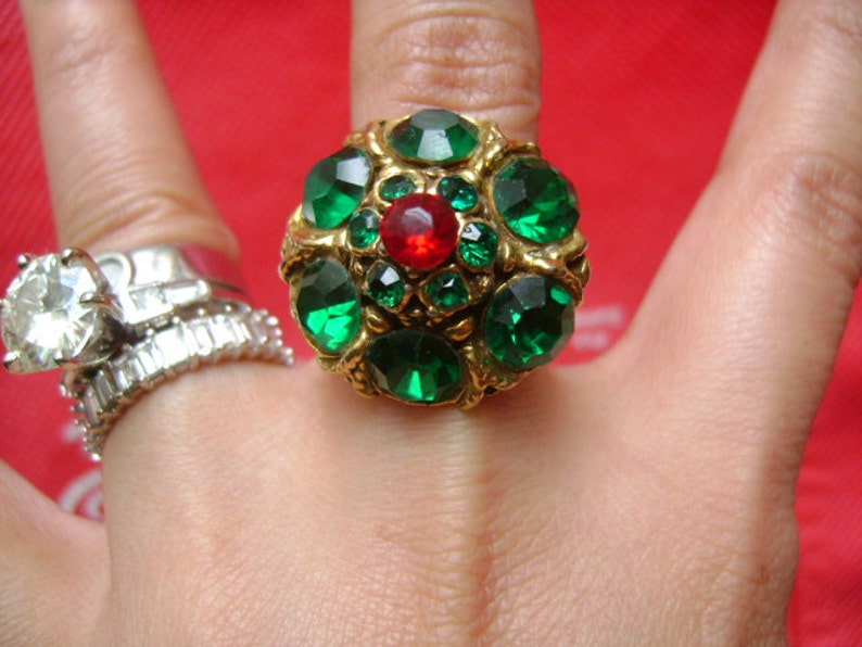 Lovely Vintage Classic Ornate Golden Brass High Dome Ladies Ring Round Cut Emerald Green /&Ruby Red Colored Rhinestone Adjustable Size 5 to 8