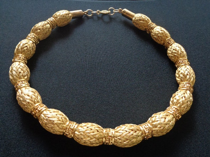 Gorgeous Vtg Unusual Designs Yellow Gold Tone Metal Wire Mesh Basket Weave With Meander Greek Fret or Greek Key Motif Barrel Shaped Necklace