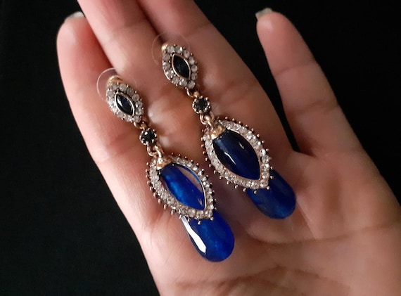 Gorgeous Gold Tone Metal W/ Sapphire Blue Glass & Crystal Rhinestone  Pear Drop Earrings Night Out Dinner New Years Eve All Occasion Jewelry