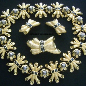 Divine Luxe FENDI ITALIEN Parure Set 18K gult guldpläterad hematit svart pärla emalj grenar löv design halsband örhängen och brosch nål bild 1