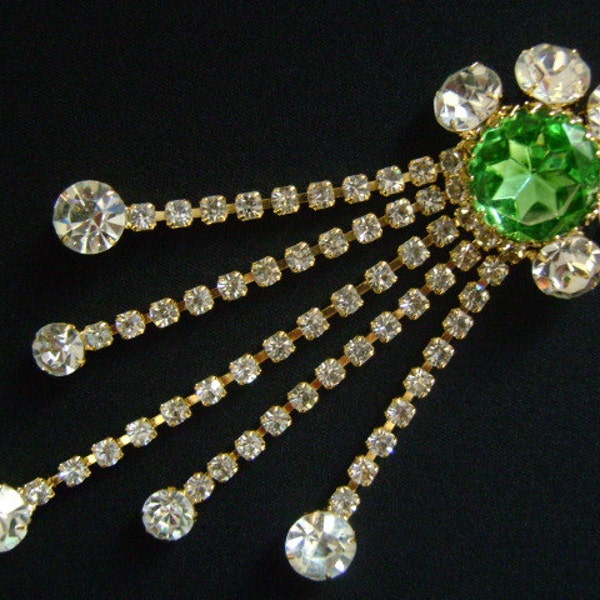 Stunning Vintage Round Cut Emerald Green Clear Chatons Rhinestone Crystal Very Impressive BIG Over 5"L Gold Tone Flower Cascading Brooch Pin
