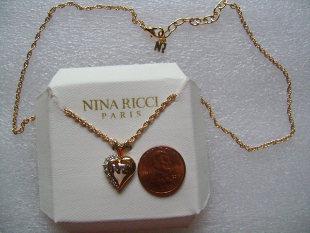 Lovely NINA RICCI NR Logo Original Box Gold Plated Tiny Lovely NINA RICCI NR Logo Original Box Gold Plated Tiny