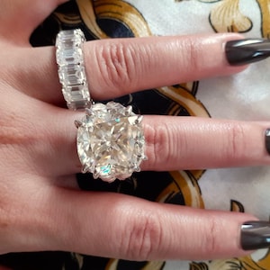 Massive 22 Carat VS1 Clarity L-M Light Yellow Color Cushion Cut Lab Grown Diamond Engagement Statement Silver Ring 8 Hollywood Stars Jewelry