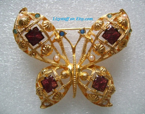Avon Lovely Round Green and Yellow Rhinestone and Brooch