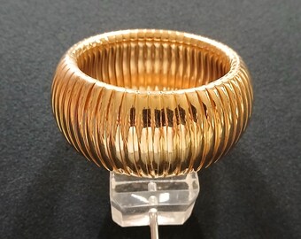 Vintage Bright Gold Tone Metal Tubogas Omega Chain Semi Stretch Chunky Bold Runway Style Fashion Bangle Bracelet Modernist Design Jewelry